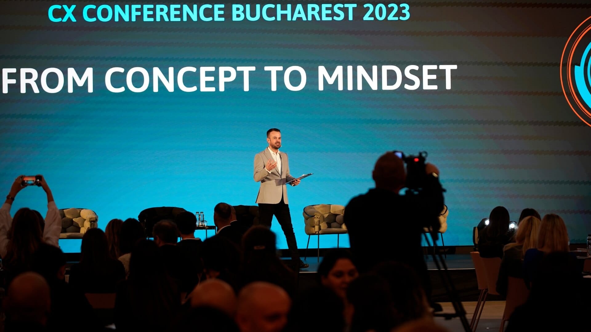 Fii un lider de succes folosind comunicarea nonverbală